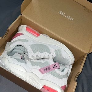 Brand new in box women’s Jordan MA 2